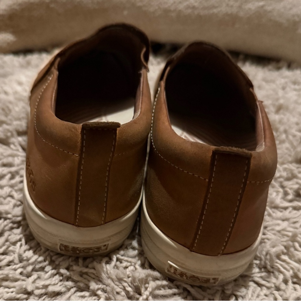 Taos Footwear LeatherWomen's Slip-On Sneakers - Picture 5 of 6
